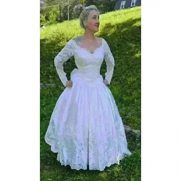 Vintage Beaded Wedding Gown Long Train And Veil Prestige Size Medium - Picture 5 of 10